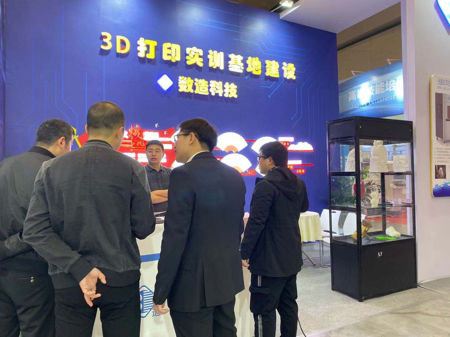888集团科技3D打印发光字精彩亮相职教展